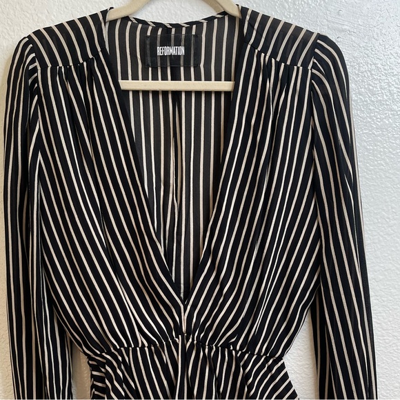 Reformation deep v, stripped blouse with elastic waist - Picture 6 of 16